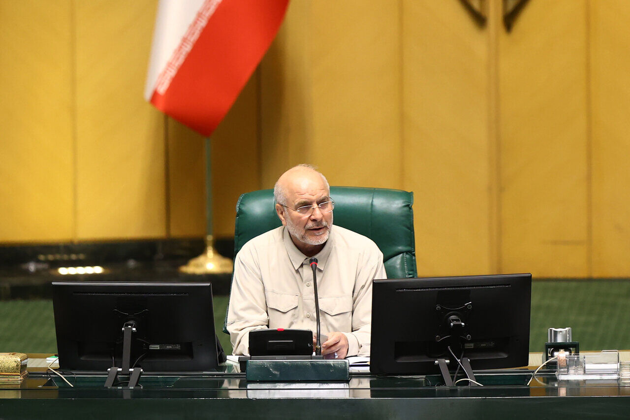 قالیباف: می‌توان حقوق‌ها را دو بار در سال افزایش داد