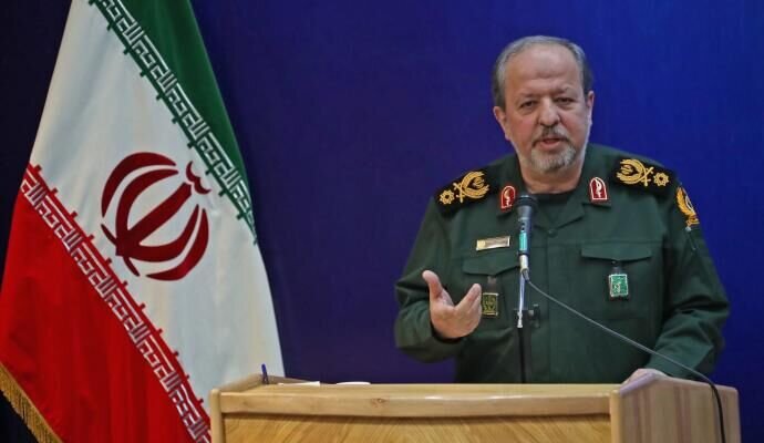 سرپرست وزارت دفاع: باید همیشه یک گام جلوتر از دشمن حرکت کنیم