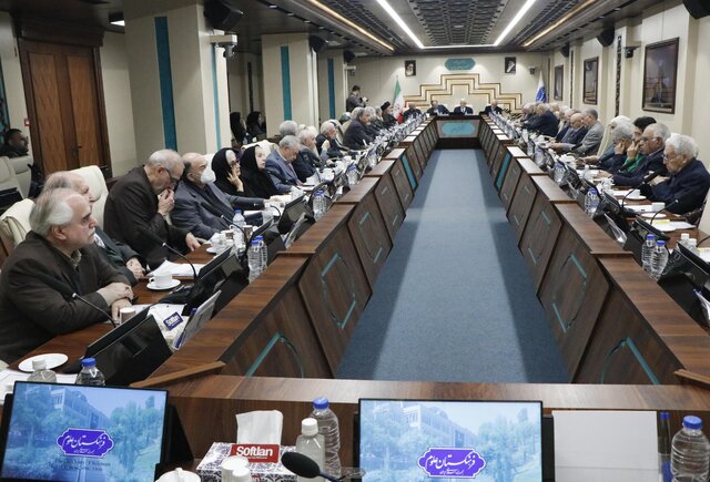 عارف: ما برای مذاکره با آمریکا اعلام آمادگی کردیم، اما این بار تضمین می‌خواهیم