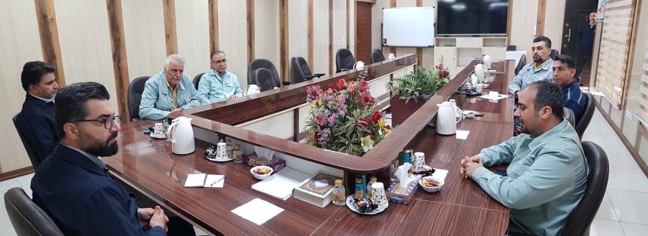 جلسه هم‌اندیشی معاونین شرکت فولاد خوزستان با جمعی از ارائه دهندگان مقالات در سمپوزیوم فولاد کیش