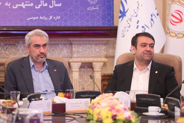 وزیر اقتصاد: بانک‌ها یک بار برای همیشه مشکل کفایت سرمایه را حل کنند/ وام‌های خرد، کارت اعتباری شوند