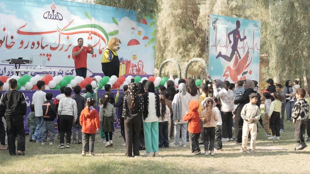 برگزاری همایش بزرگ پیاده‌روی خانوادگی خانواده بزرگ پتروشیمی فن‌آوران به مناسبت هفته بسیج