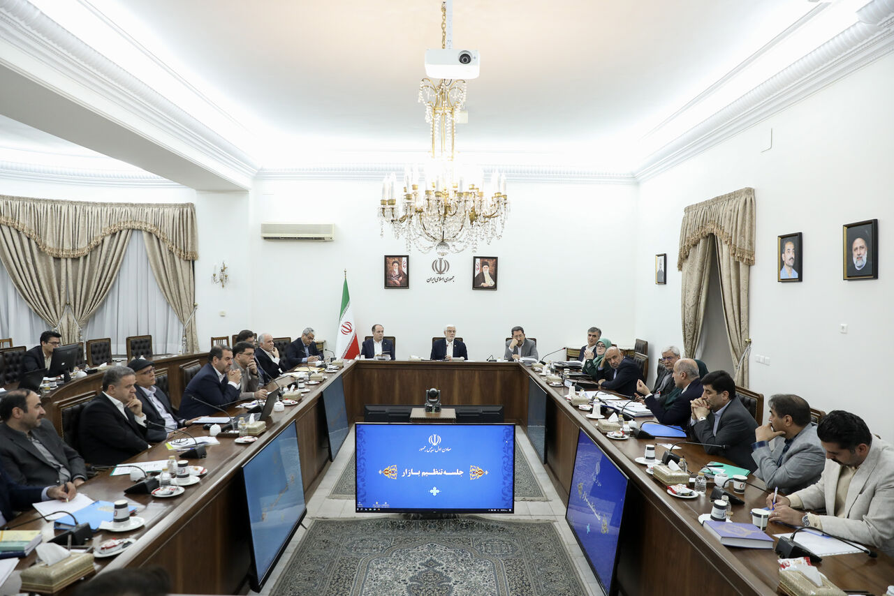 عارف: عوامل گرانی برخی کالاها با دقت بررسی شود