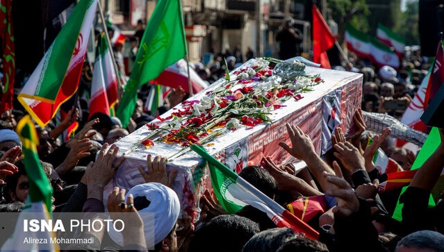 مراسم تشییع ۴ شهید حملات جنایتکارانه آمریکا به اهواز برگزار شد