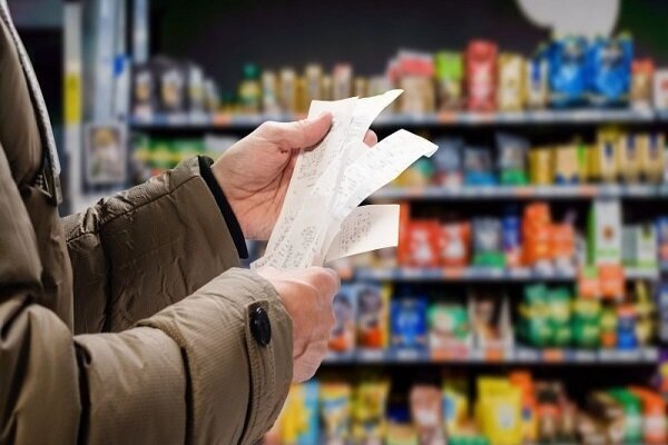 رئیس کمیسیون صنایع غذایی گلایه کرد؛ چرا دو قیمت روی یک محصول داریم؟