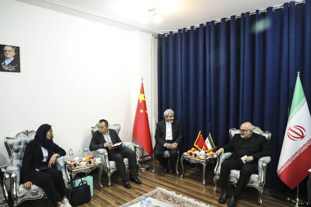 استاندار خوزستان؛ جمع‌آوری فلرها و توسعه نیروگاه‌های خورشیدی نسل جدید در دستور کار است