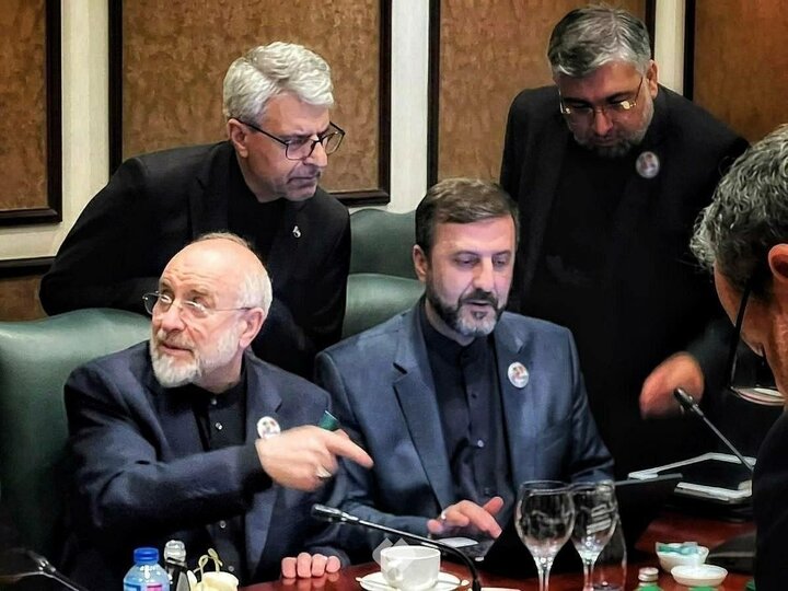 نماینده پیشین مجلس: مذاکره‌کنندگان همچون رزمندگان دلاور در حال مبارزه هستند