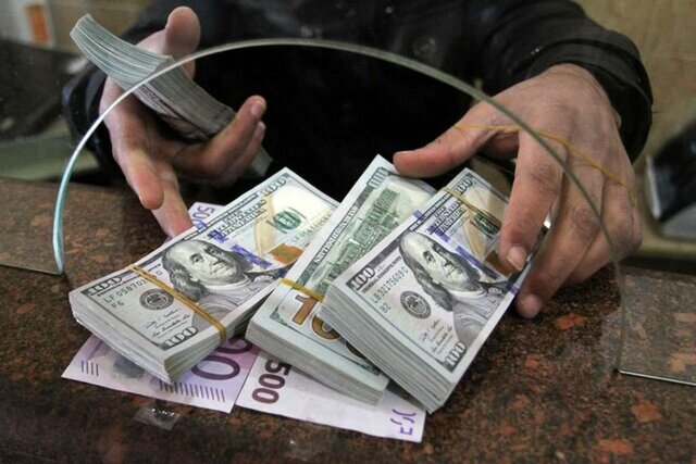 فروش ارز تا سقف ۱۰۰۰ دلار به هر کارت ملی