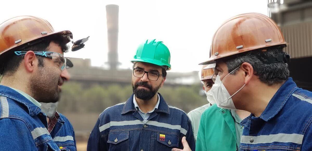 بازدید معاون منابع انسانی فولاد خوزستان از واحدهای مختلف انباشت و برداشت بخش مواد اولیه